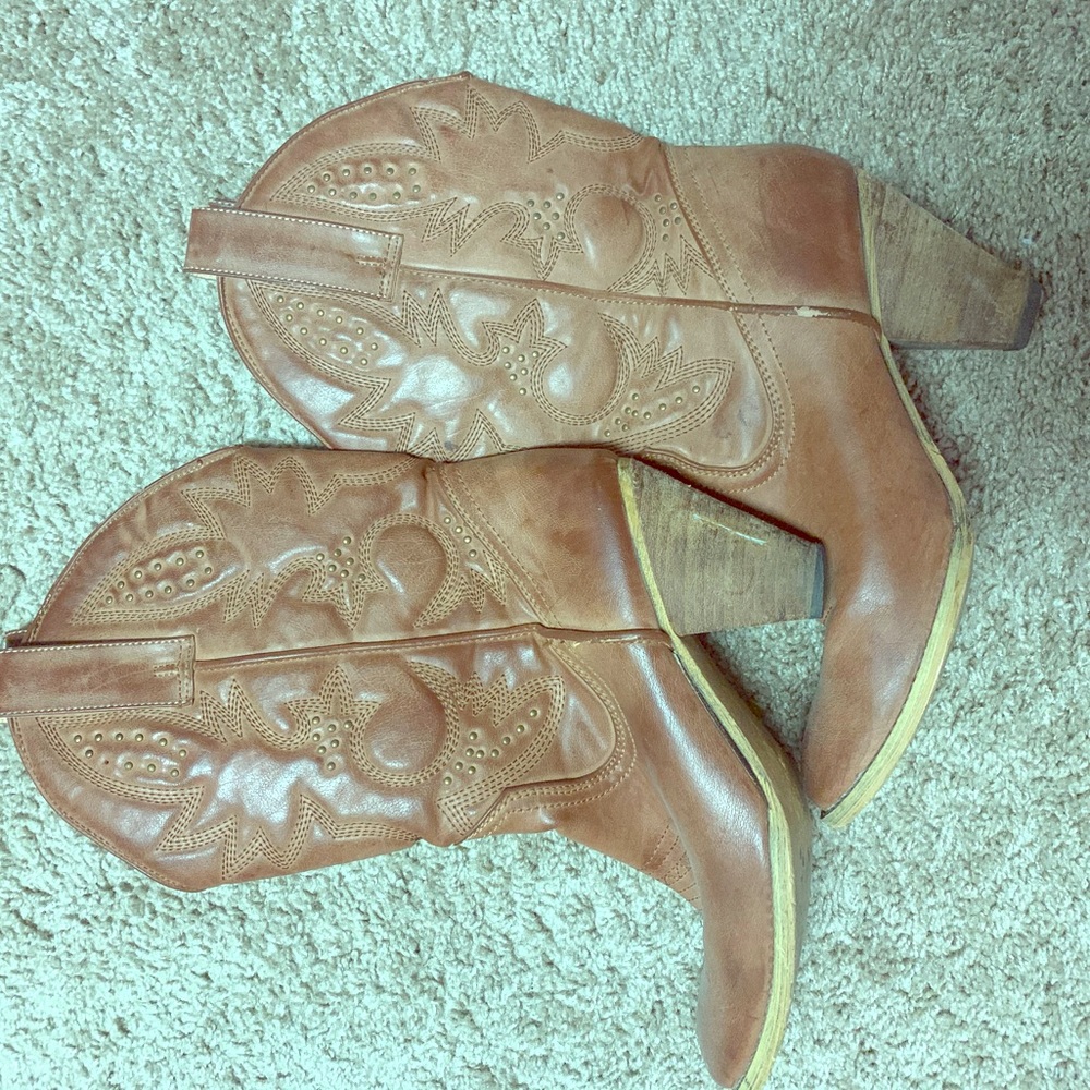 Women’s cowboy boots